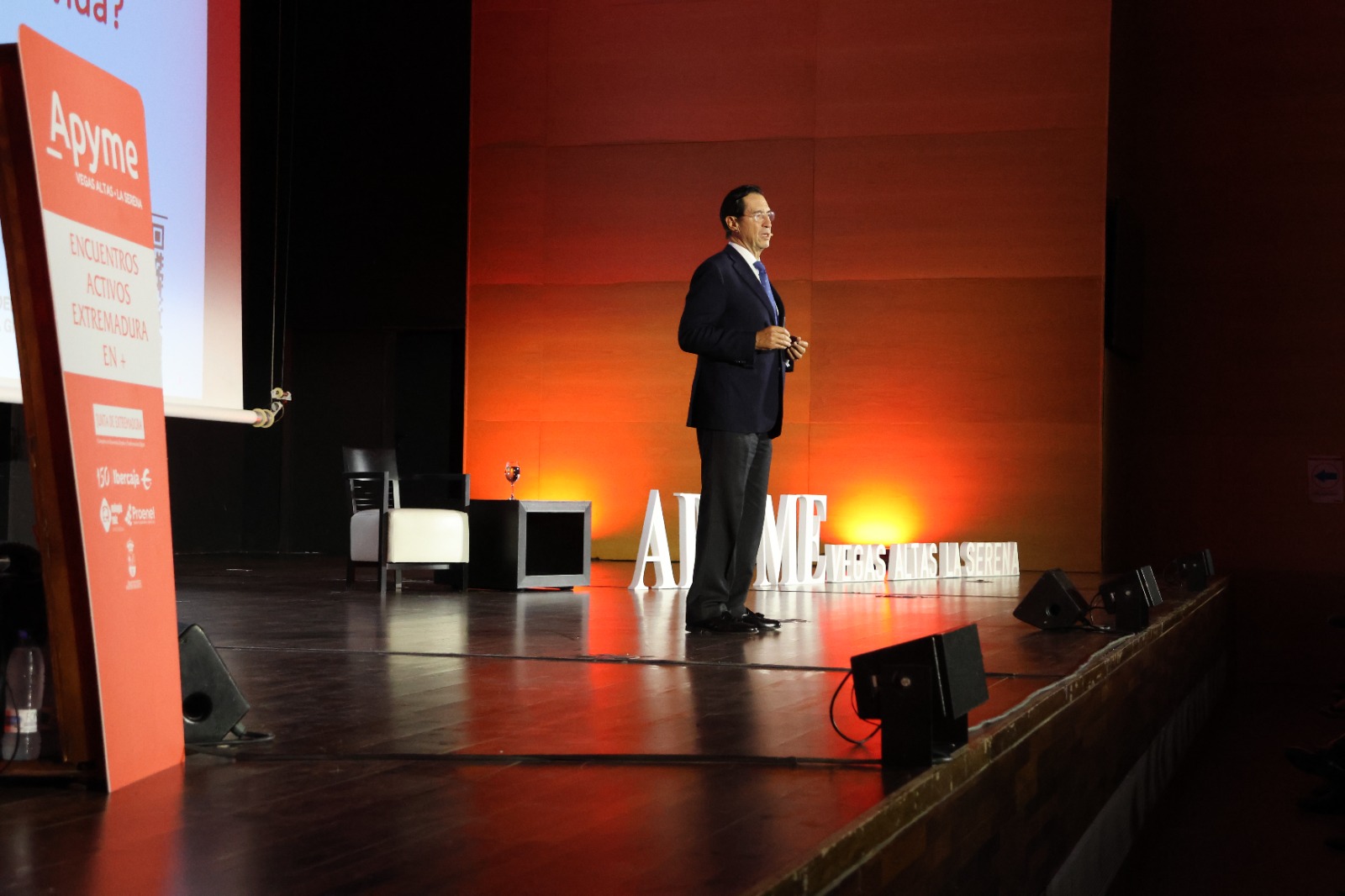 Mario Alonso Puig convirtió el auditorio de FEVAL en un gran centro para la reflexión en la séptima edición de los “Encuentros Activos, Extremadura en +” organizados por APYME